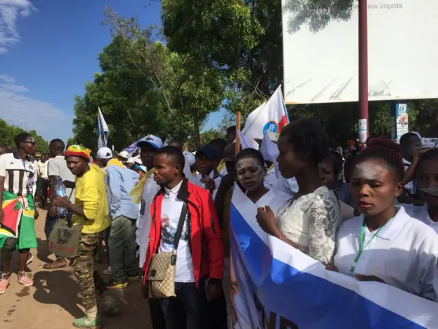 Supporters line up to welcome Moise Katumbi