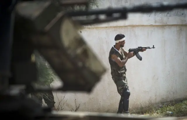 A fighter loyal to the internationally recognised Government of National Accord (GNA) fires his weapon during clashes with forces loyal to strongman Khalifa Haftar south of the capital Tripoli's suburb of Ain Zara, on 25 April 2019.