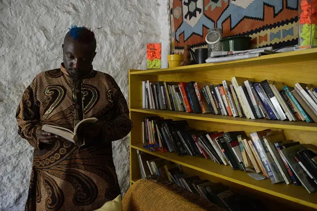 Binyavanga Wainaina reading a book