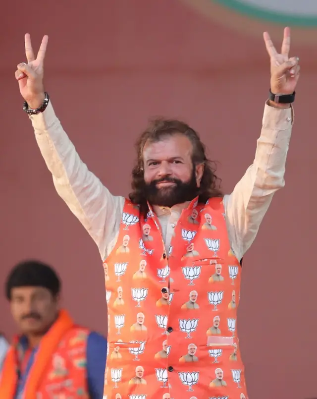 Hans Raj Hans wearing a 'Modi jacket'