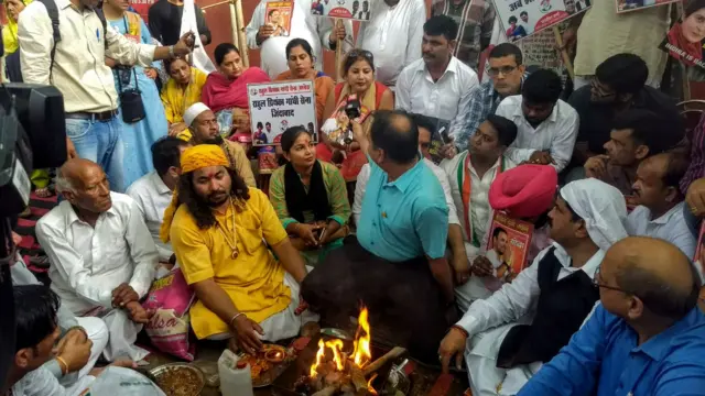 Congress party workers offering prayer