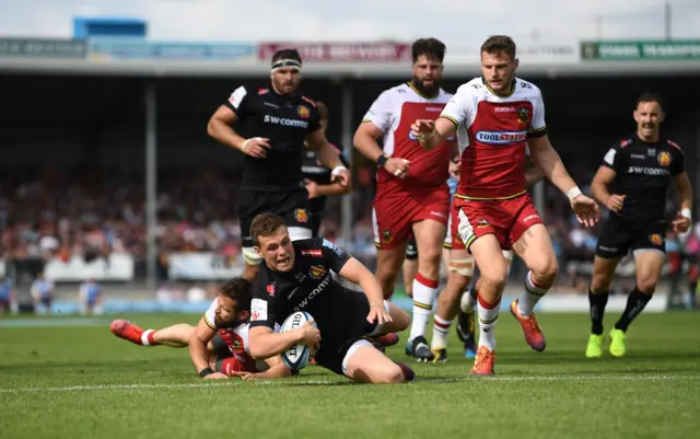 Joe Simmonds try for Exeter