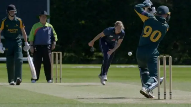 Katherine Brunt bowling