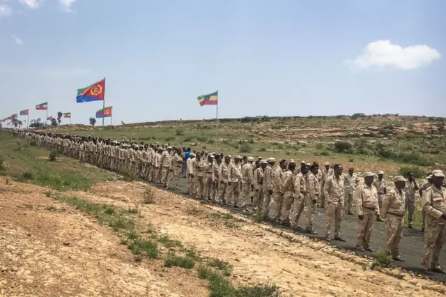 Eritrean soldiers wait at border crossing