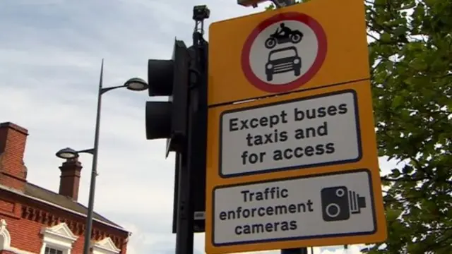 Bus lane sign