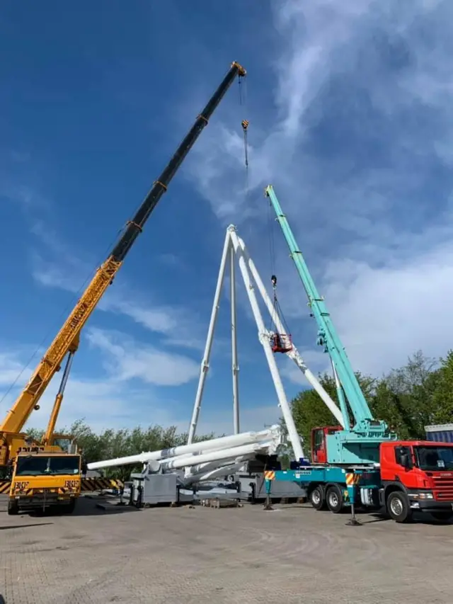 The Worthing wheel under construction