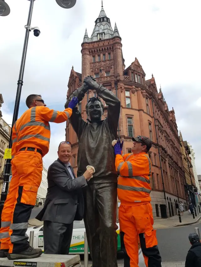 Brian Clough statue clean