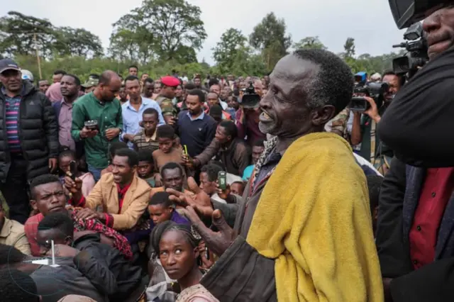 Returnees speak in the presence of Prime Minister Abiy Ahmed