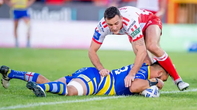 Ben Murdoch-Masila scores a try for Warrington