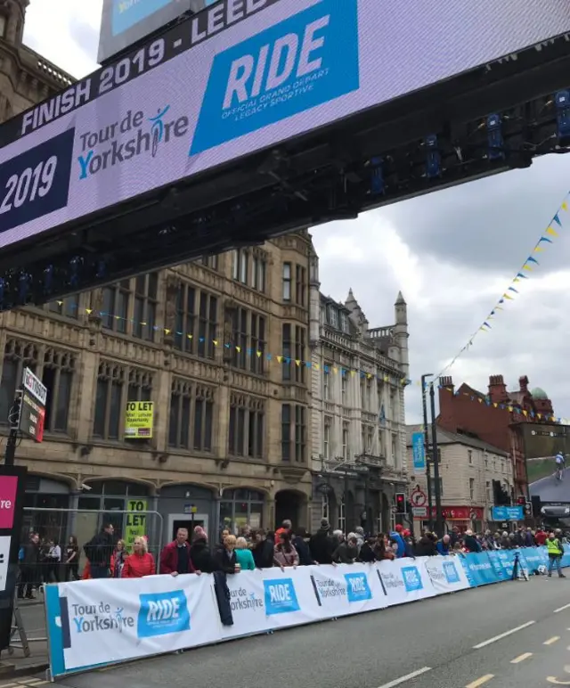 CROWDS AT FINISH LINE