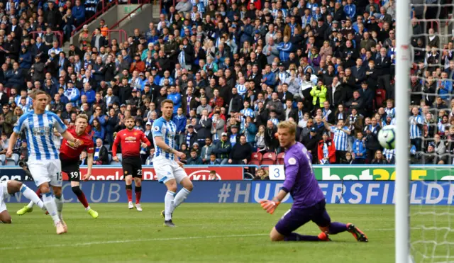 Scott McTominay scores