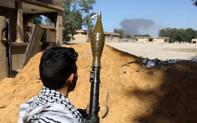 A fighter loyal to the internationally recognised Libyan Government of National Accord (GNA) holds a rocket propelled grenade launcher as he keeps position near the Salah al-Din military compound, south of the Libyan capital Tripoli, on May 7, 2019