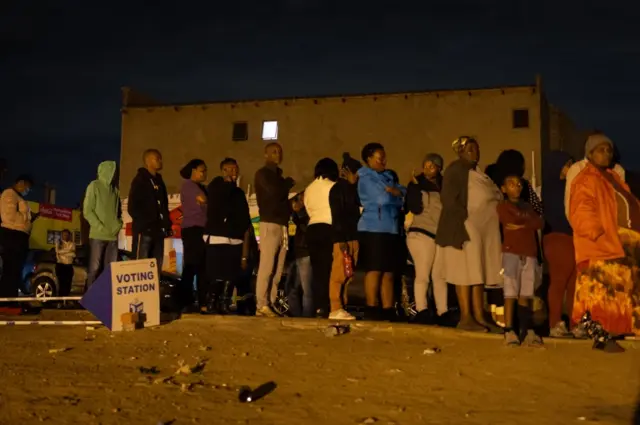 People queue to vote in the evening at a polling station in Alexandra, Johannesburg, South Africa, 08 May 2019