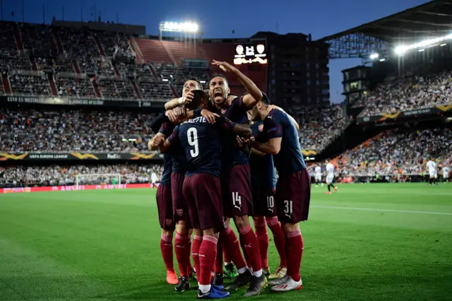 Arsenal and Aubamaneyang celebrate with view of Mestalla