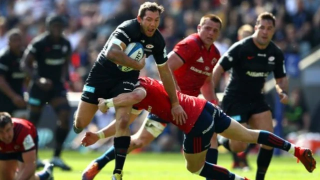 Alex Goode runs with the ball for Saracens