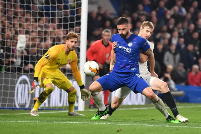 Olivier Giroud attempts to hold up the ball