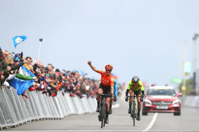 Marianne Vos wins the Tour de Yorkshire 2019 stage in Scarborough