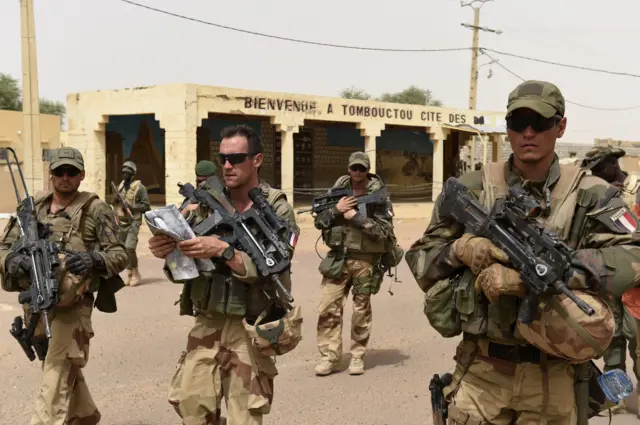 French soldiers of the 93rd Mountain Artillery Regiment and soldiers of the Malian Armed Forces patrol on June 6, 2015 in Timbuktu