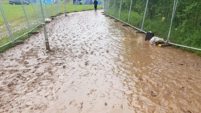 Mud at download