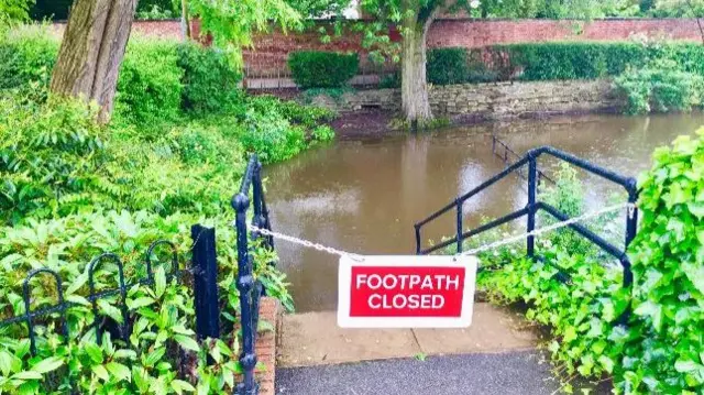 Footpath closure sign in Stafford