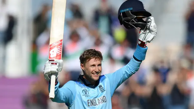 Joe Root celebrates bringing up his century