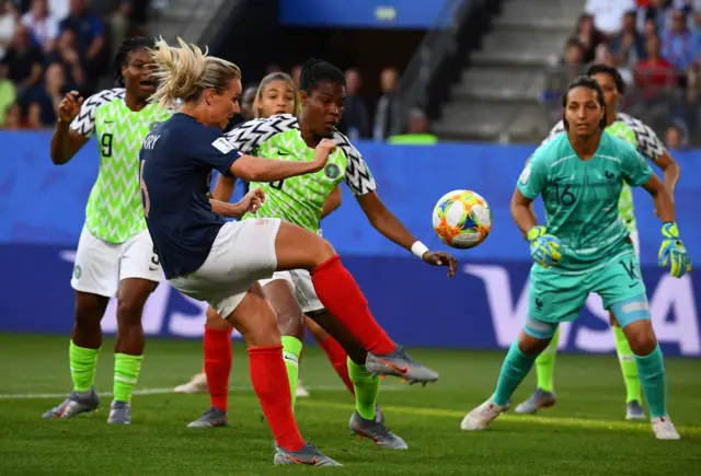 Amandine Henry clears