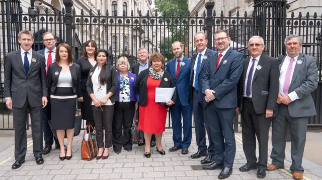 MPs presenting letter