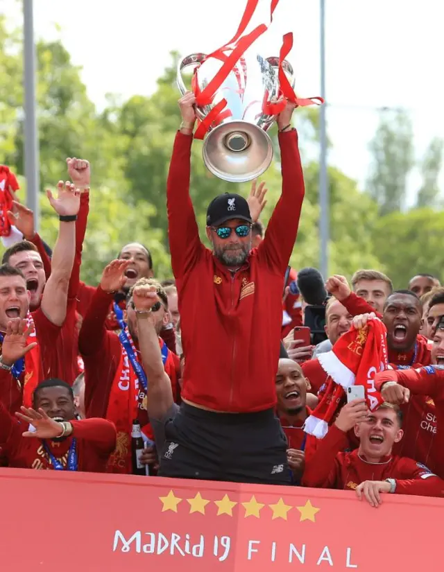 Jurgen Klopp lifts Champions League trophy