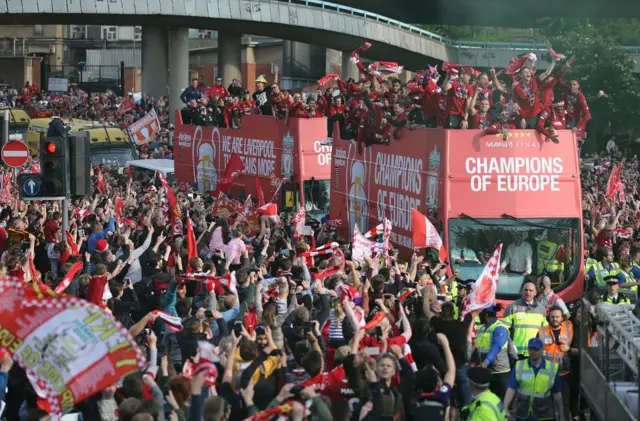 Liverpool FC arrive in city centre