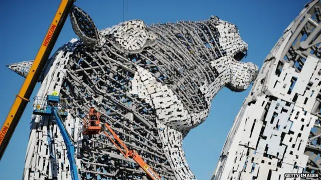 Falkirk kelpies being built