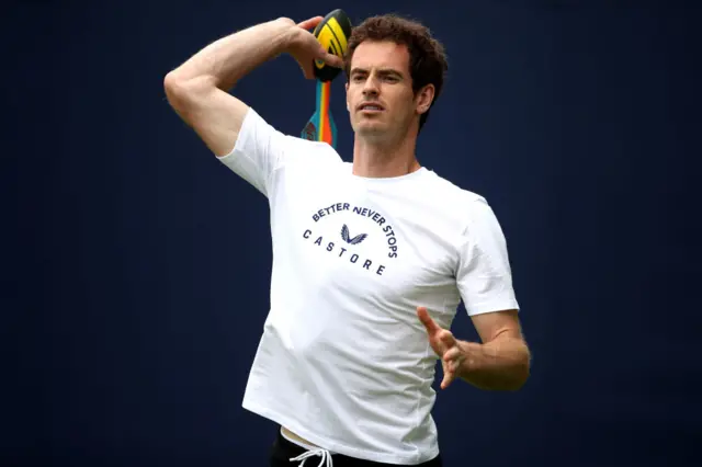 Andy Murray throws a ball