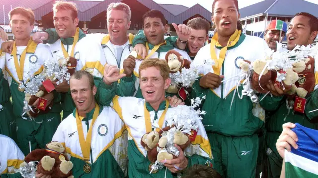 South Africa celebrate winning Commonwealth gold in 1998