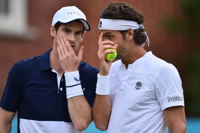 Murray whispers tactics to Lopez