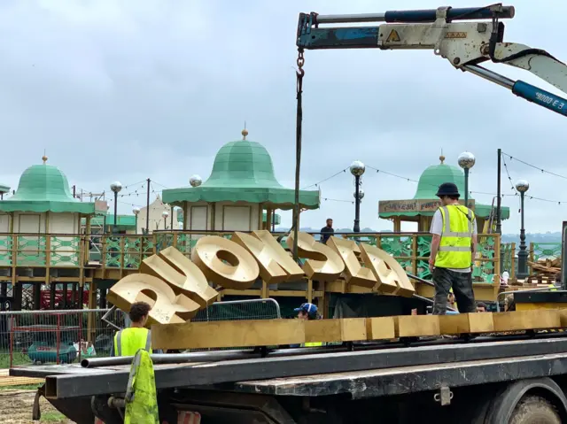 Glastonbury pier being built