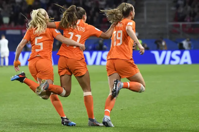 Netherlands 2-1 Japan