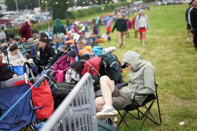 Man asleep in queue