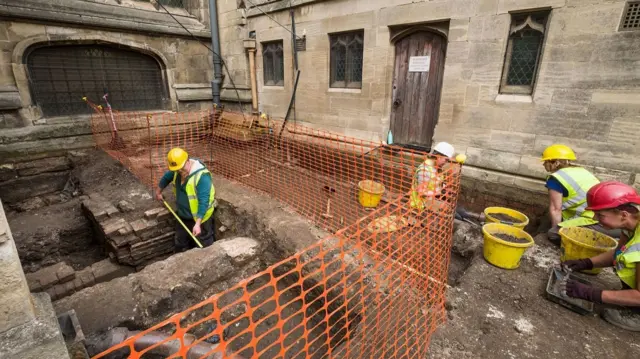 Archaeologists at Hull Minster