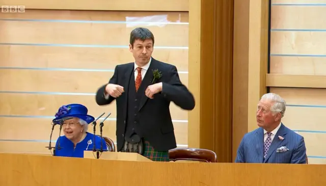 The Queen laughs as Ken Macintosh explains he once signed the "chicken parliament " in BSL by accident!