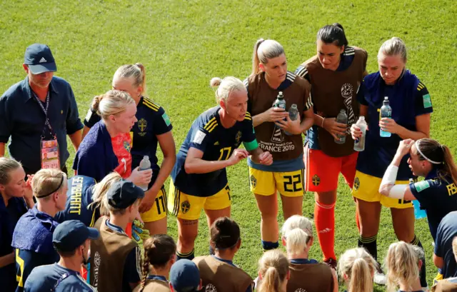 Sweden players discuss tactics during the cooling break