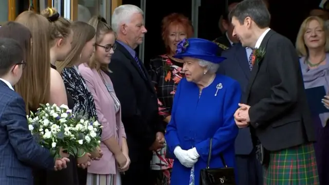 Queen meets young people