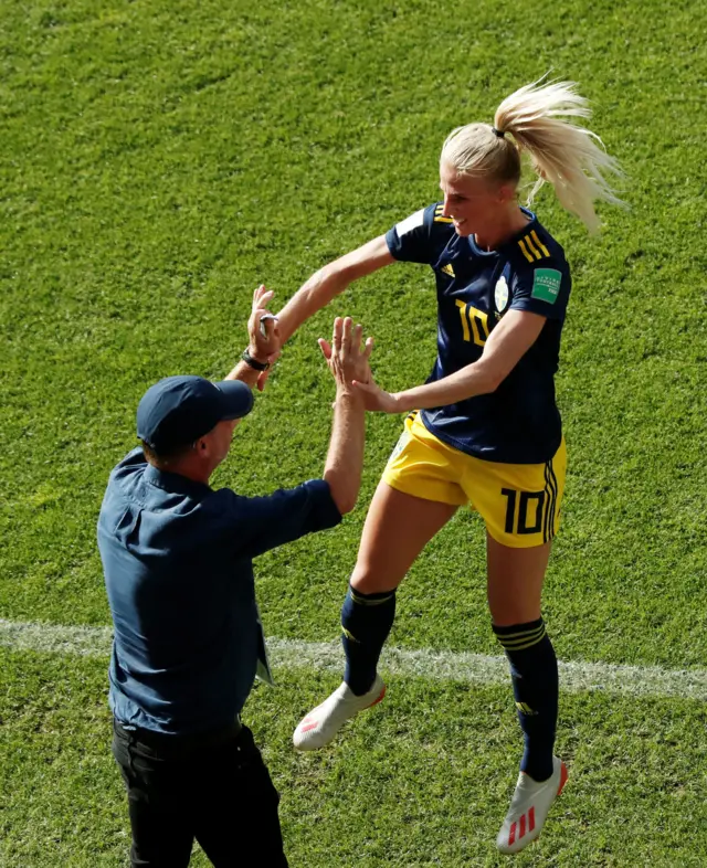 Sofia Jakobsson  celebrates