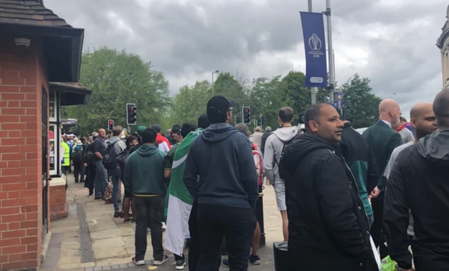 Trent Bridge queue