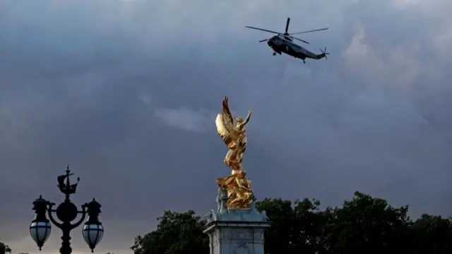 Marine One arriving at Buckingham Palace