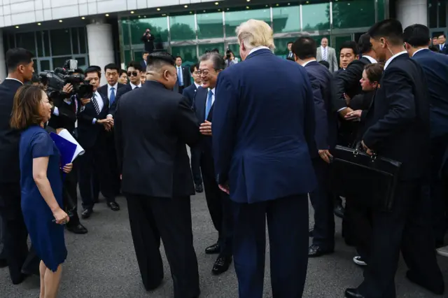 Moon Jae-in, Kim Jong-un, Trump in DMZ