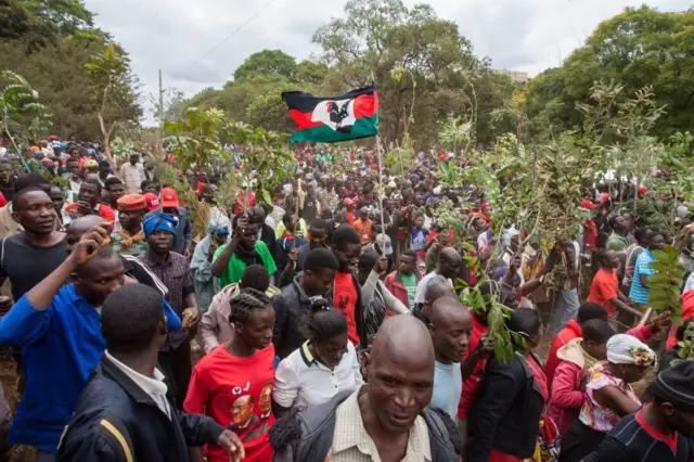 Supporters of the opposition leader Lazarus Chakwera marching in the street