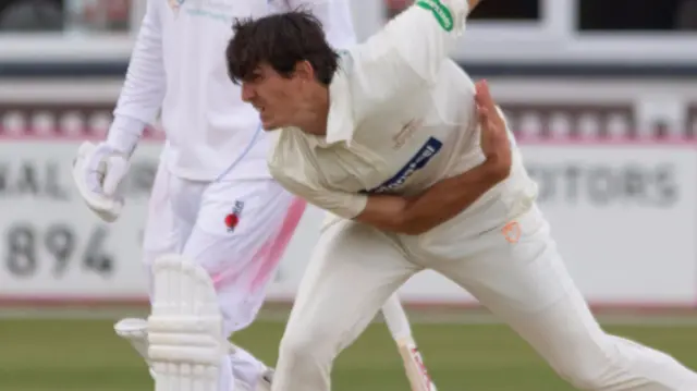 Former Essex and Warwickshire fast bowler Chris Wright has taken 21 first-class wickets for his new county this season