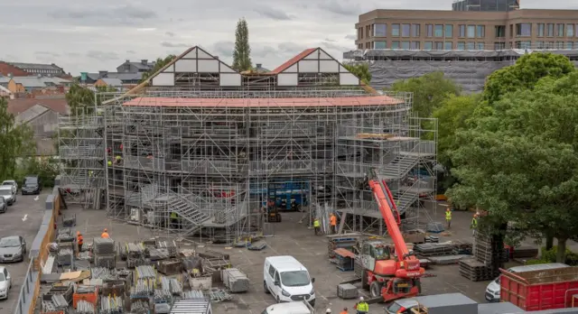 Shakespeare's Rose Theatre being built