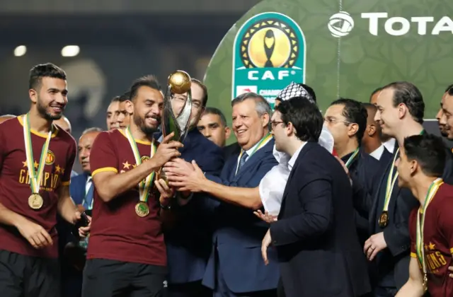 Esperance receiving the trophy