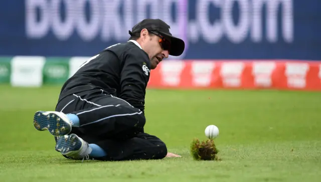 Colin de Grandhomme fails to catch Hazratullah Zazai