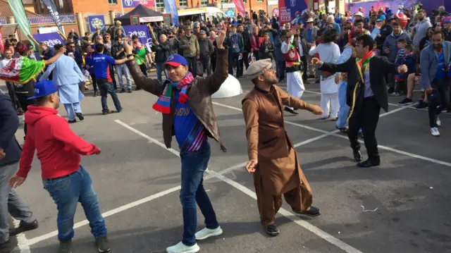 Afghan fans